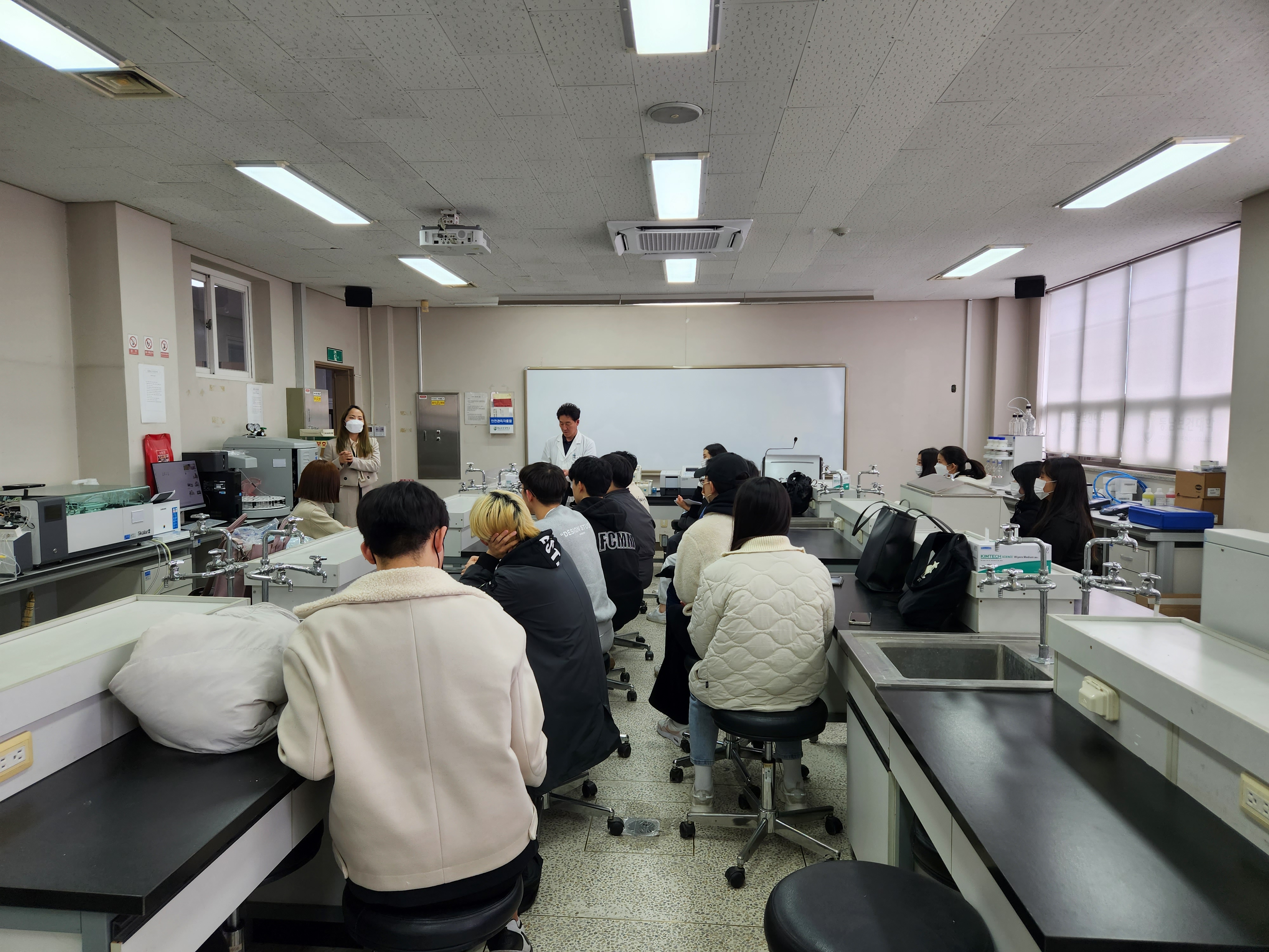 바이오환경보건과 동아리 회의 대표이미지