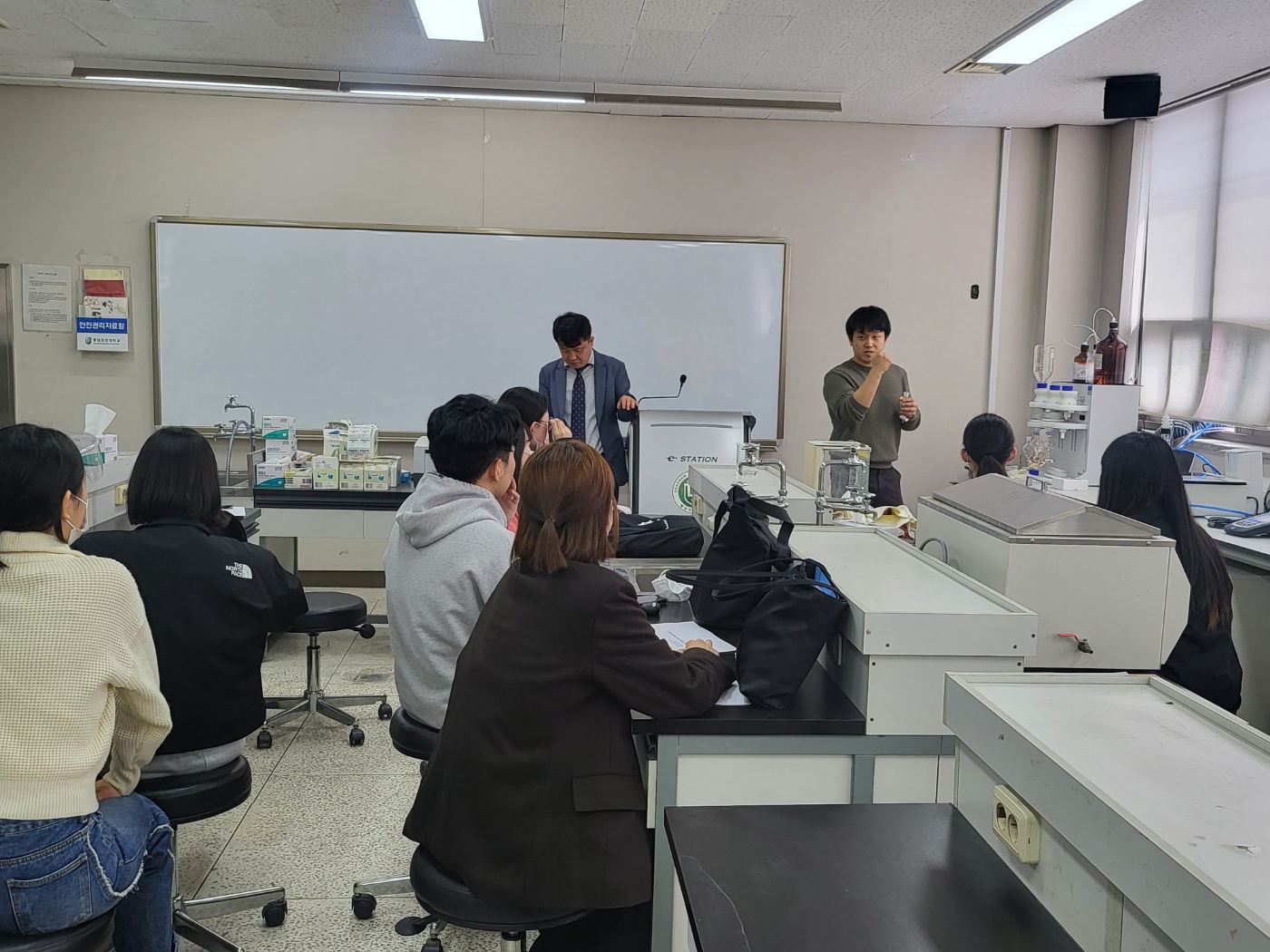 바이오환경보건과 실험 실습 대표이미지