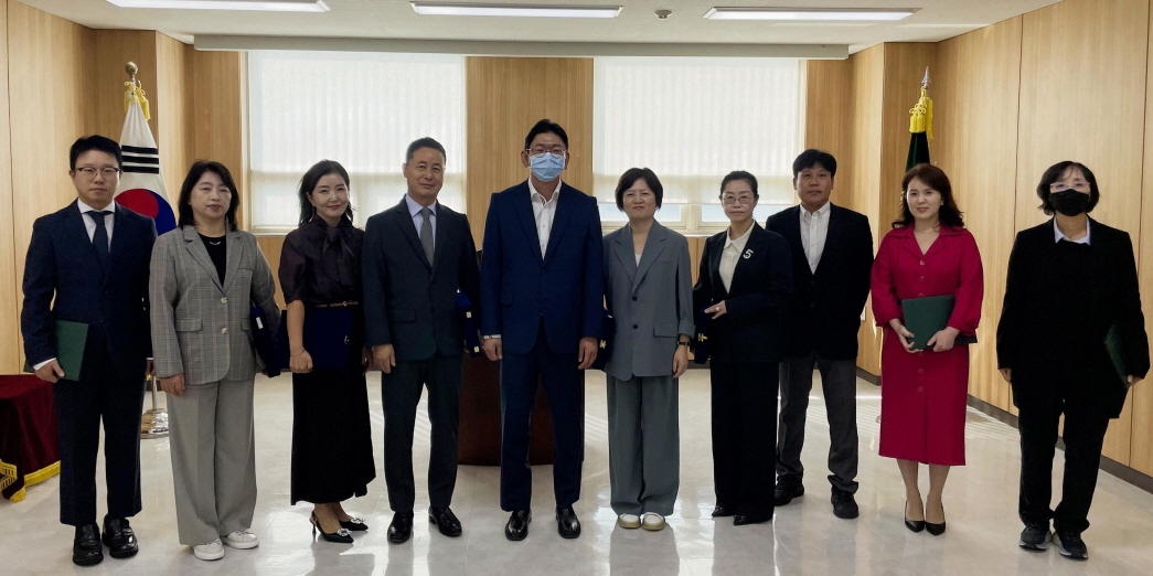 교직원 장기 근속상 수여식 거행 첨부 이미지